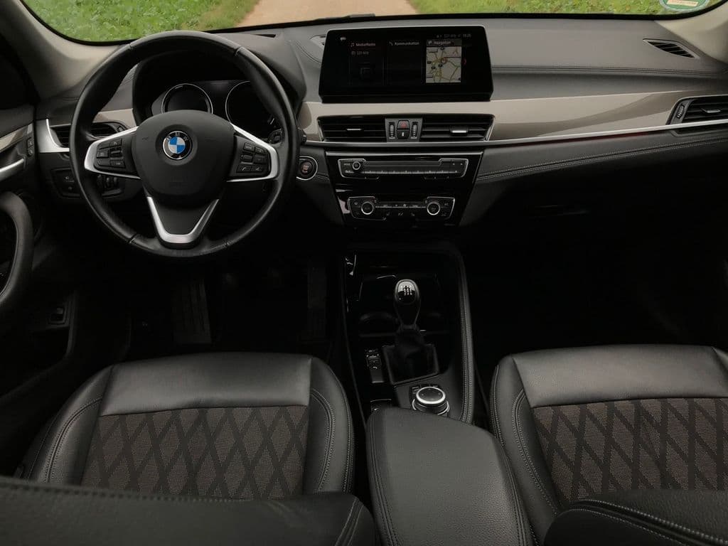 BMW X1 sDrive18d xLine ^Kamera ^AHK ^Navi ^HUD.