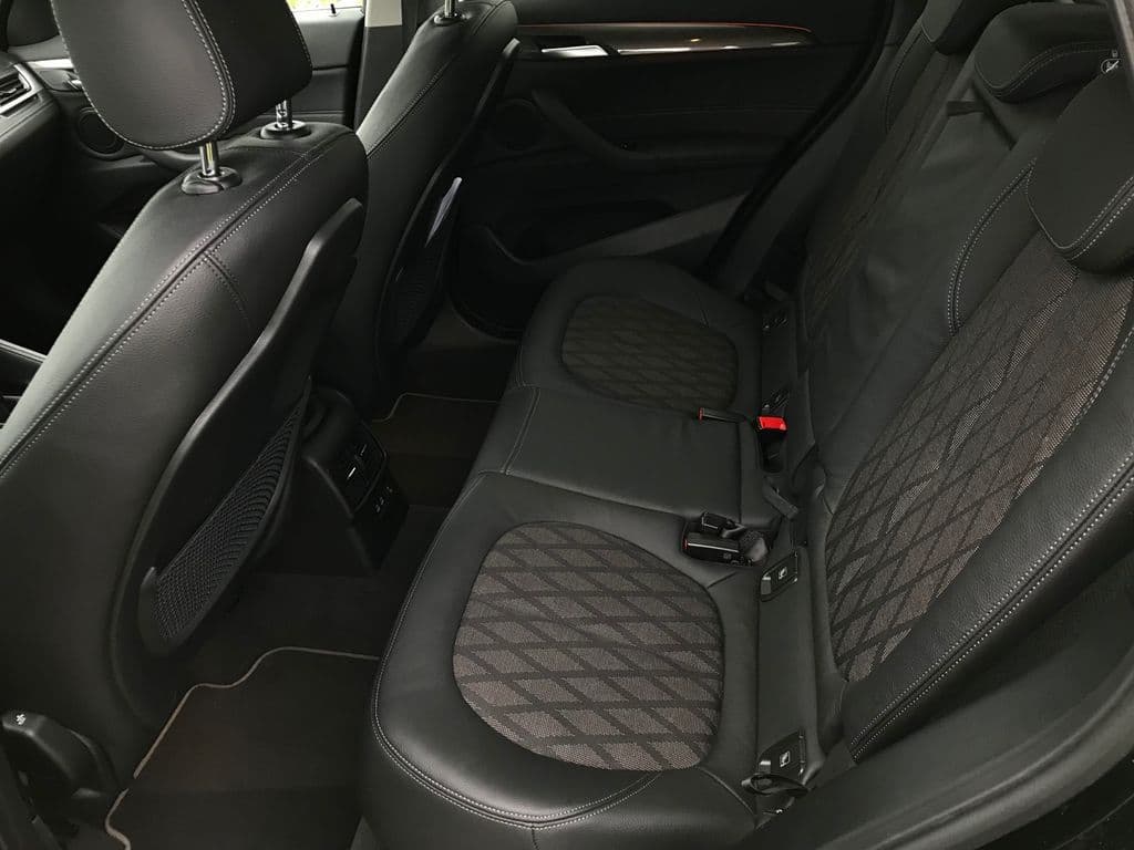 BMW X1 sDrive18d xLine ^Kamera ^AHK ^Navi ^HUD.