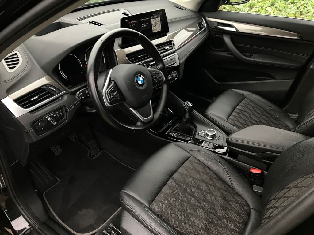 BMW X1 sDrive18d xLine ^Kamera ^AHK ^Navi ^HUD.