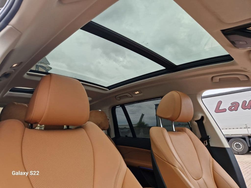 BMW X7 xDrive 40 d Panorama HeadUp Softclose LED AHK.