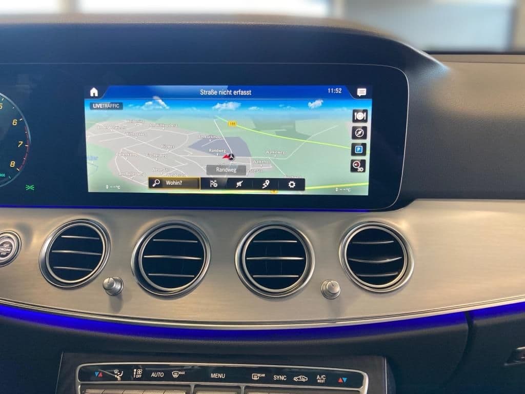 Mercedes-Benz E 300 AVANTGARDE+MBUX+MULTIBEAM+DISTRONIC+360°.