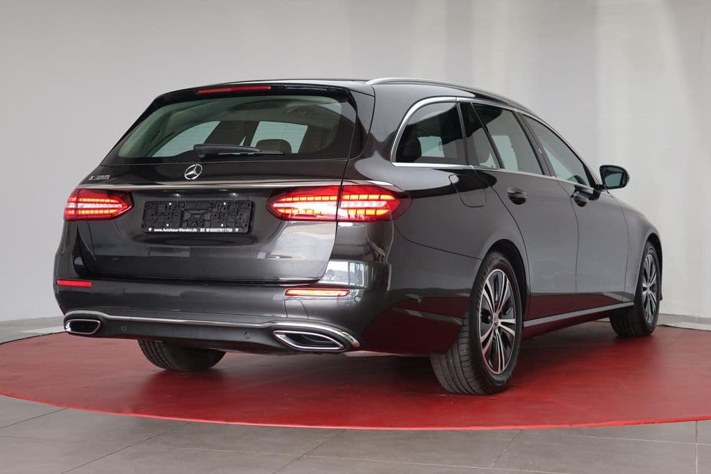 Mercedes-Benz E 300 T 9G-Tronic Avantgarde Navi/Leder/Distroni.