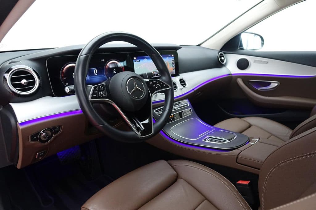Mercedes-Benz E 300 T 9G-Tronic Avantgarde Navi/Leder/Distroni.