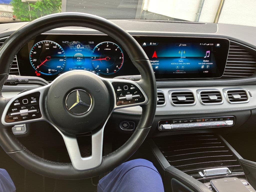 Mercedes-Benz GLE 300 d 4MATIC - DISTRONIC - PANO - AHK - 360°.