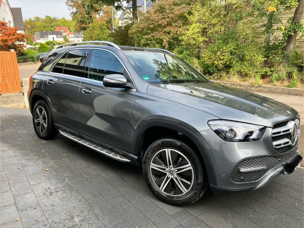 Mercedes-Benz GLE 300 d 4MATIC - DISTRONIC - PANO - AHK - 360°.