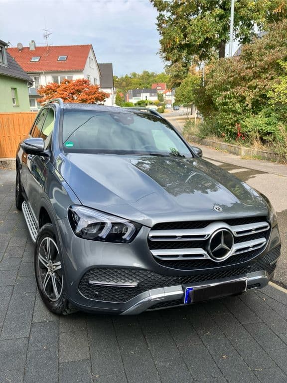 Mercedes-Benz GLE 300 d 4MATIC - DISTRONIC - PANO - AHK - 360°.