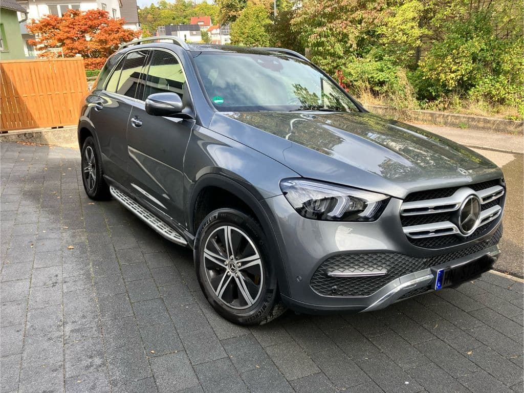 Mercedes-Benz GLE 300 d 4MATIC - DISTRONIC - PANO - AHK - 360°.
