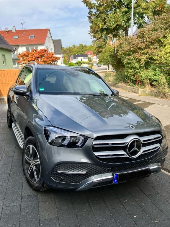 Mercedes-Benz GLE 300 d 4MATIC - DISTRONIC - PANO - AHK - 360°.