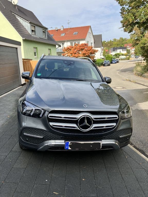 Mercedes-Benz GLE 300 d 4MATIC - DISTRONIC - PANO - AHK - 360°.