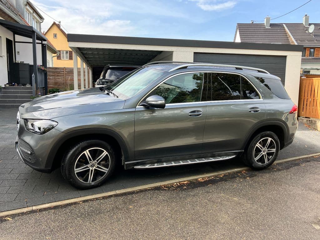 Mercedes-Benz GLE 300 d 4MATIC - DISTRONIC - PANO - AHK - 360°.