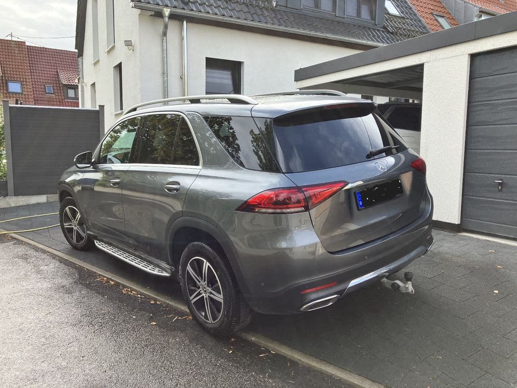 Mercedes-Benz GLE 300 d 4MATIC - DISTRONIC - PANO - AHK - 360°.