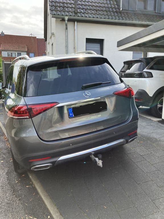 Mercedes-Benz GLE 300 d 4MATIC - DISTRONIC - PANO - AHK - 360°.